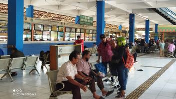 Pulogebang巴士站仍未来的旅客