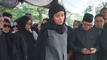 Olla Ramlan Reveals Heartache Facing Netizen Comments Amid Mother's Grief