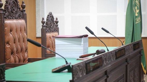 법정에서 밝혀진 사실, 동쪽 롬복 지방 법원은 항만 부패에 대한 새로운 조사 기회를 열다