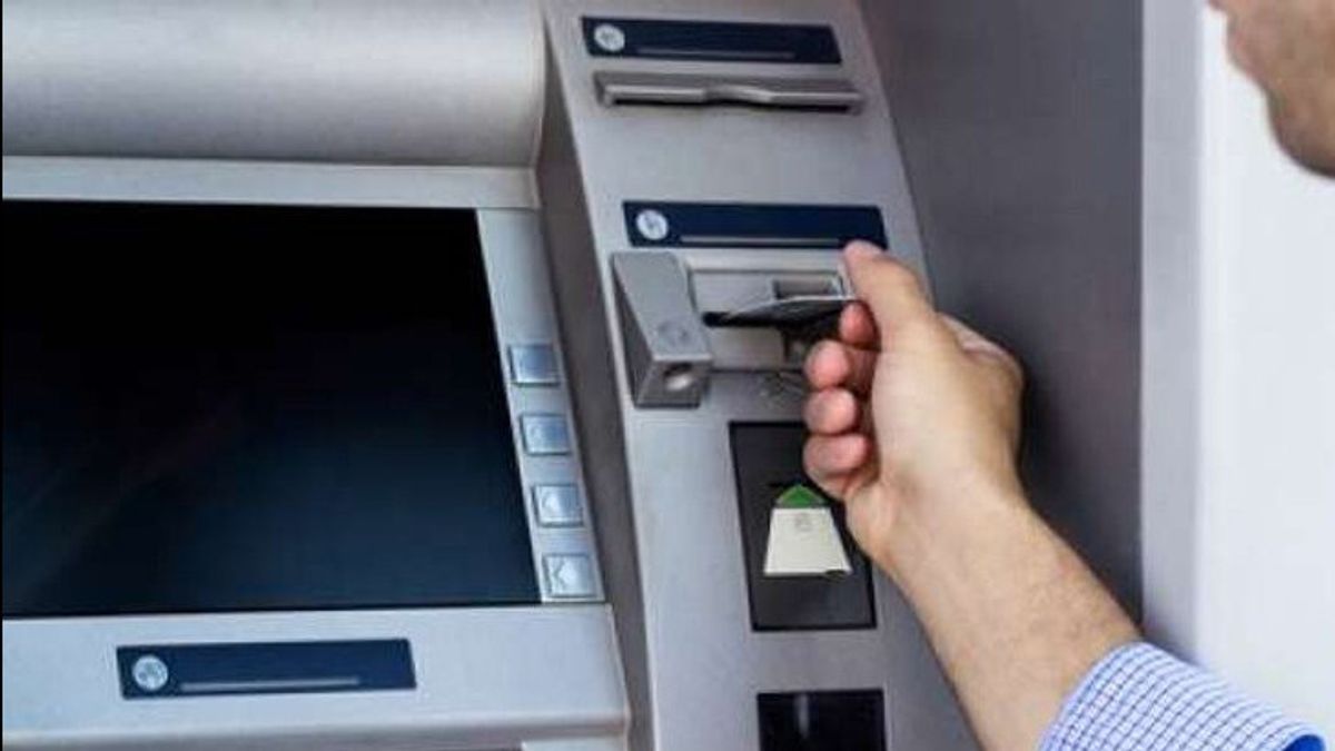 你能在家里有一个私人自动取款机像拉菲艾哈迈德吗？这是银行业观察员阿迪瓦尔曼·卡里姆的答案