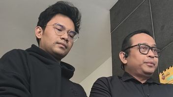 인사눌 파흐미, 워다티나 마와 보고서에 대한 법적 절차에 굴복
Indonesian: Insanul Fahmi Pasrah Hadapi Proses Hukum atas Laporan Wardatina Mawa