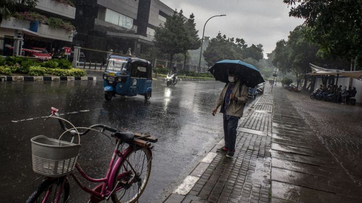 Prakiraan Cuaca: Jakarta Hujan Ringan dan Kota Besar Lain Cerah Berawan