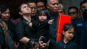 Menlu Sugiono Apresiasi Kesetiaan dan Pengabdian Istri Mendiang Zetro