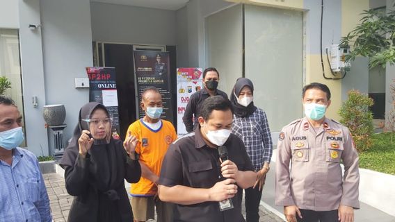 La Police Arrête Grand-père à Surabaya Qui 30 Fois Teen Boy 