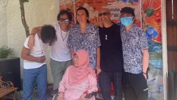 Slank Gelar Konser Mini untuk Merayakan Ulang Tahun ke-87 Bunda Iffet