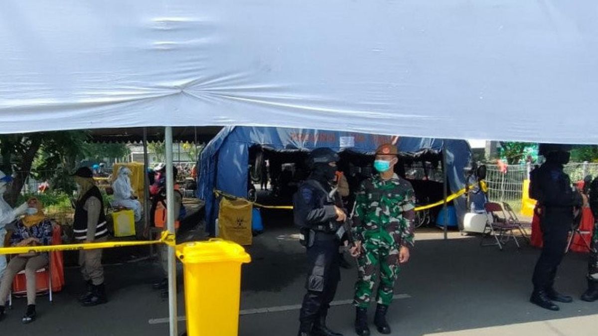 The Suramadu Insulation Command Post Is Guarded By Armed Police And TNI After The Destruction Action