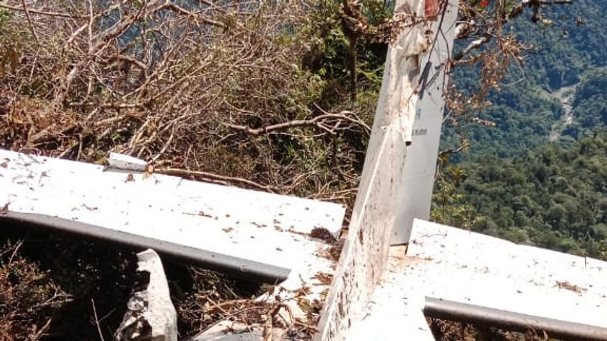 パプア山脈で転落したSAM航空の乗客全員の遺体が集合場所に避難