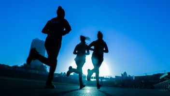 Les préparatifs pour une course de marathon pour les femmes obligatoires à surveiller