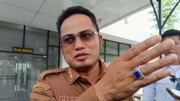 ルーディ・マウド知事は、マッサージチェアを個人資金で買うことを約束し、謝罪する