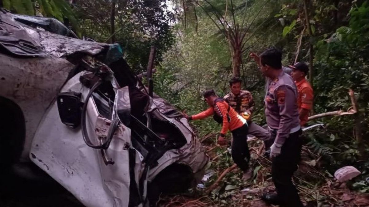 Fortuner Input Jurang in Batang, 4 名雅加达人死亡