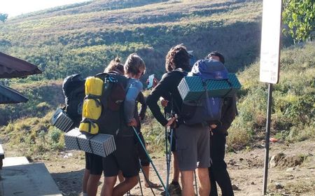 Petugas TNGR Tindak Tegas 4 WNA yang Mendaki Secara Ilegal di Gunung Rinjani