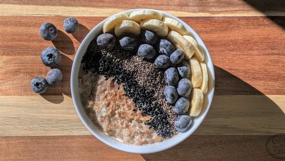 胃酸配合のためのスナック、食品を食べないように注意してください