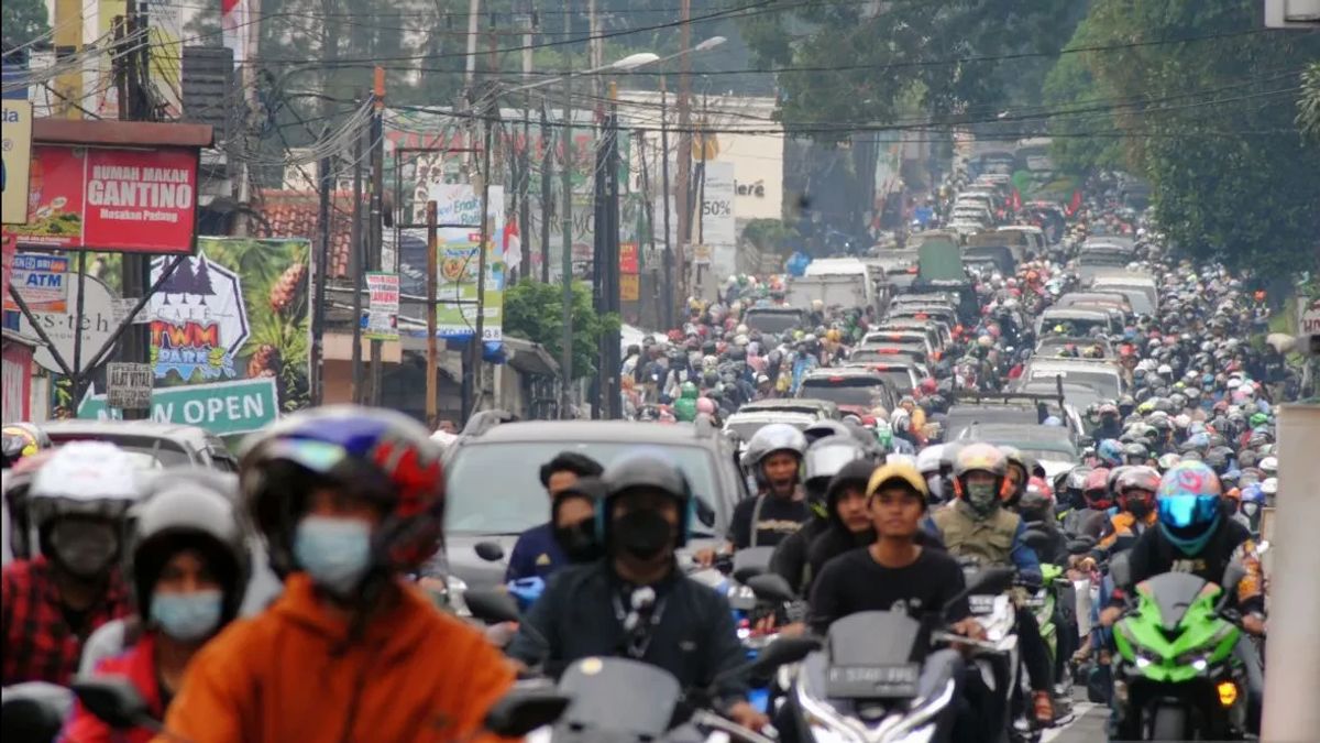 The Bogor Peak Route Is Predicted To Be Crowded With More Than 100 Thousand Vehicles During The Eid Holiday
