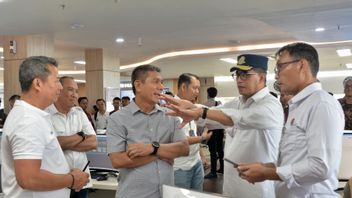 Avant d’inauguration de Jokowi, le ministre des Transports Budi Cek Makassar New Port