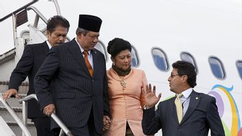 今日の記憶、2011年12月15日:王朝政治の問題を追い払うSBY大統領は、彼の妻がカプレスではないことを確認する