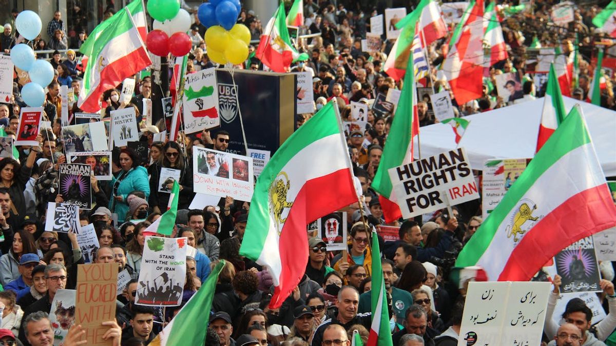 Iran's Chief Justice to Drag Protestors to Open Trial