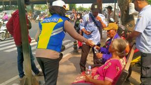 Ingin Temui Anaknya di Kampung Dadap Tangerang, Perempuan Lansia Terserang Stroke Ringan di Simpang Cengkareng