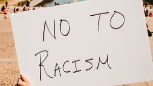 Terbukti Rasis, Suporter 50 Tahun Dilarang West Brom Hadir di Stadion