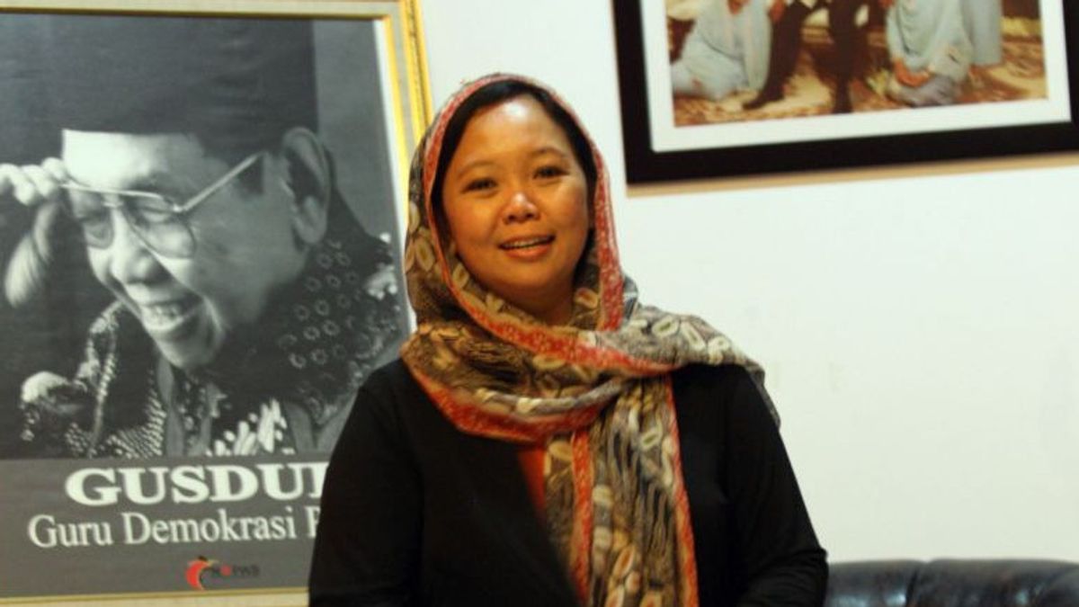 Soal Kasus Tendang Sesajen di Semeru, Putri Gus Dur: Bukan Haram atau Tidak