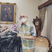 Try Sutrisno Sumbang Gamis dan Hamzah Haz Sumbang Sendal Selop untuk Museum Kepresidenan Balai Kirti