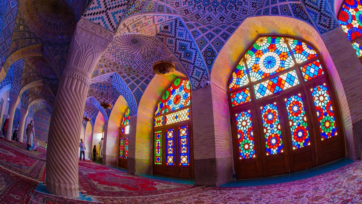 Iran Mulai Buka Kembali Masjid secara Selektif
