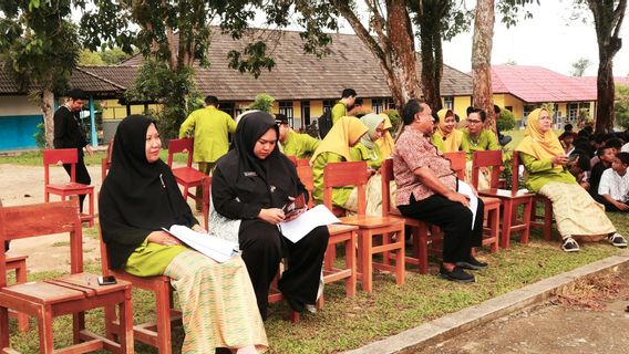 DPR Dorong Peningkatan Kesejahteraan Guru: Agar Tak Ada Lagi yang Berutang