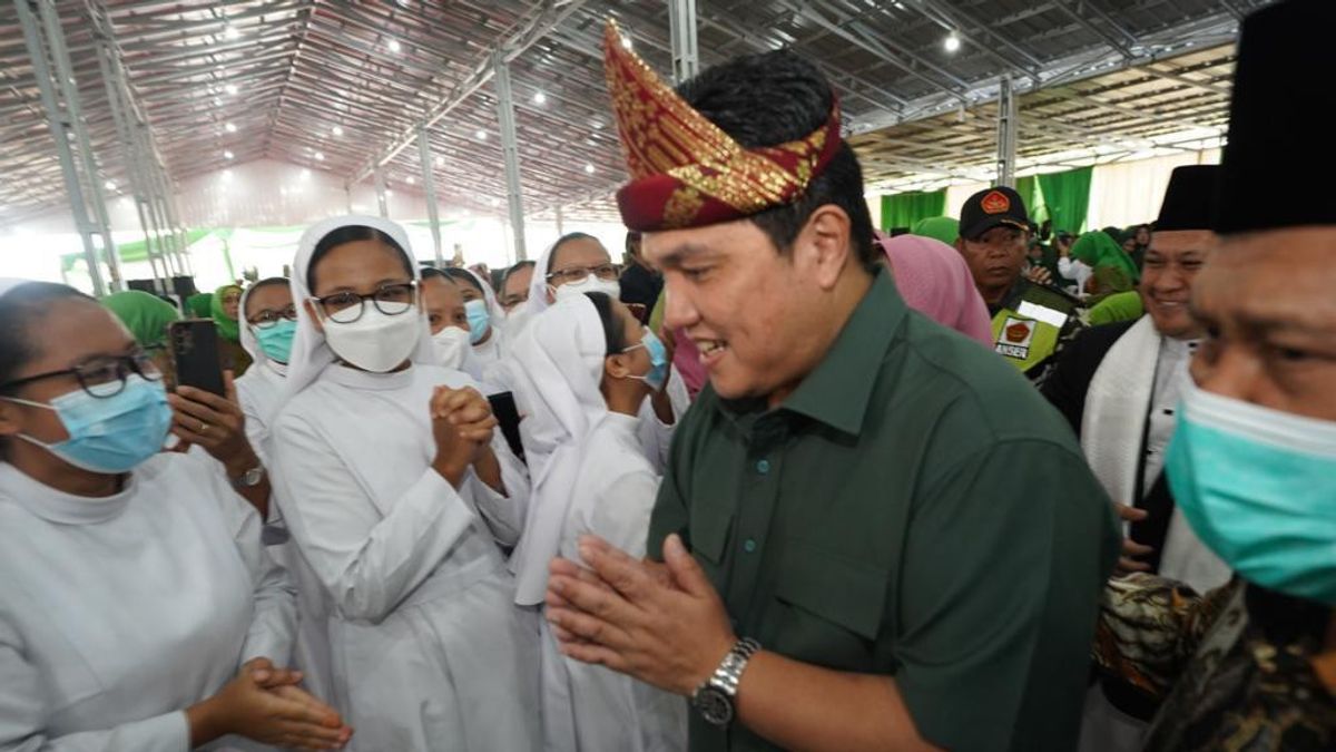Kunjungan Kerja ke Palembang, Erick Thohir Disambut Lagu Yalal Wathon dari Muslimat NU dan Suster Katolik