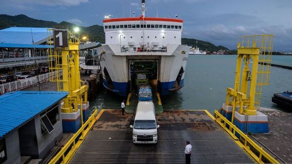 H-3 Natal, Kendaraan menyeberang dari Pelabuhan Merak Turun 25 Persen