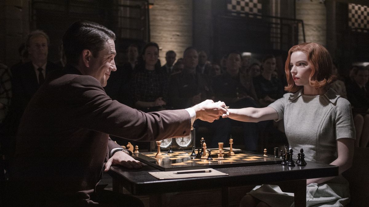 Netflix Luncurkan FYSEE 360 untuk Lihat Lokasi Syuting <i>The Queen's Gambit</i> dan <i>The Crown</i>