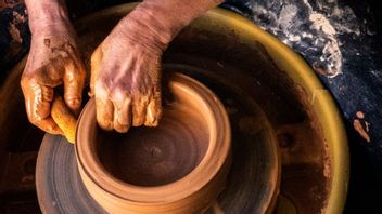 Mengenal Arti Pottery: Seni Pembuatan Bejana dari Tanah Liat 