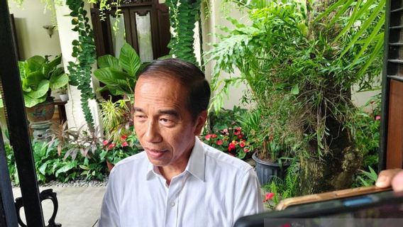 Jokowi demande au public de respecter la décision de la Cour suprême de contourner le seuil présidentiel