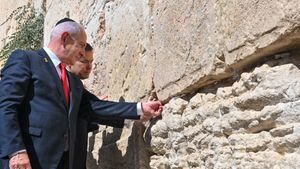 Menlu AS Temui Netanyahu, Israel Hancurkan Puluhan Bangunan di Gaza