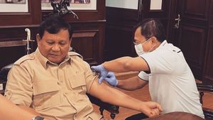 Menteri Pertahanan Prabowo Subianto Disuntik Terawan Vaksin Nusantara