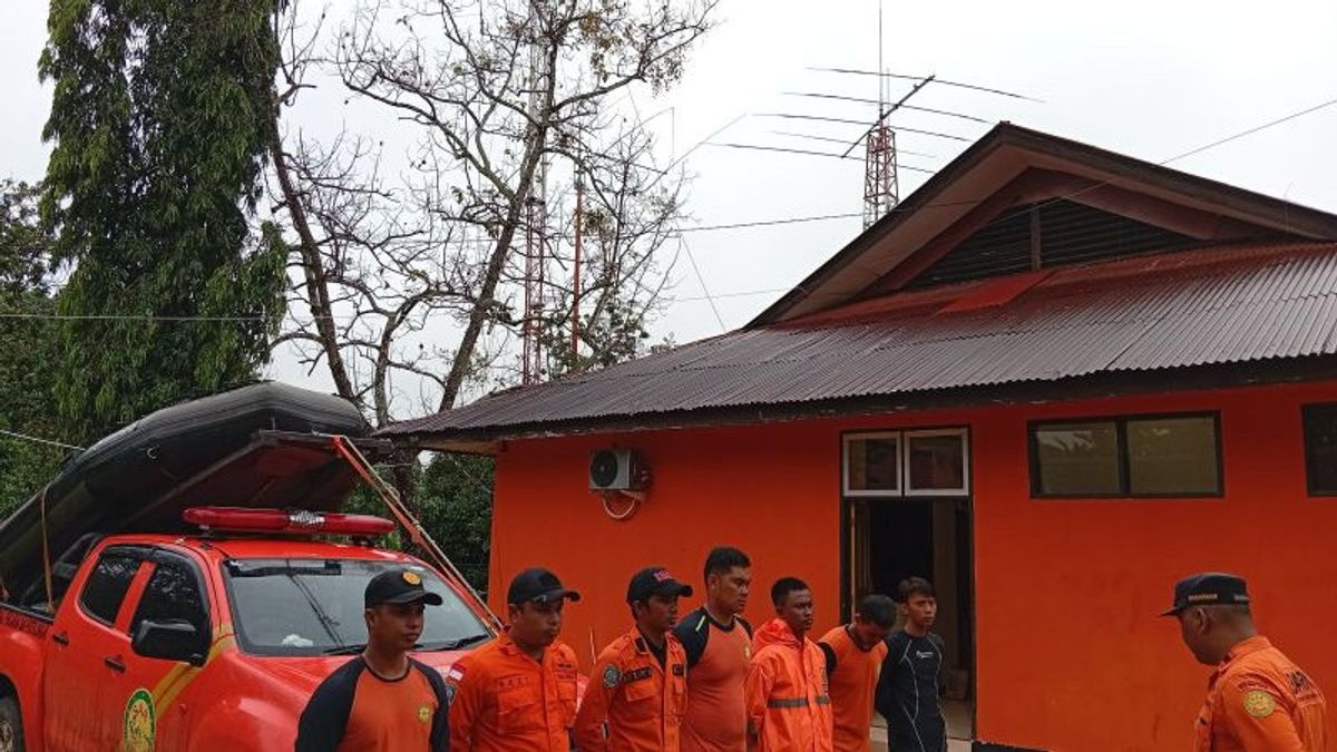 Derasnya Batang Pasaman Telan Warga yang Menyebrang, Tim Gabungan Turun dengan Perahu Karet