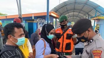 820 Personnes Ont Fait Un Raid Conjoint Sur Les Vaccins à Malut, Immédiatement Injectés à Ce Moment-là