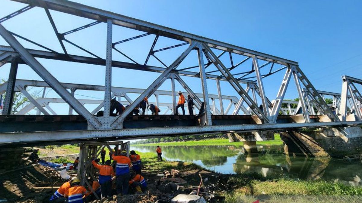 Police Are Still Investigating Allegations Of Trucks Stuck Before Being Hit By A Brantas Train In Semarang