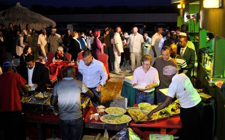 Ikut Puasa dan Kali Pertama Merasakan Berbuka, Wanita non-Muslim di Dubai: Seteguk Air Terbaik yang Pernah Saya Miliki