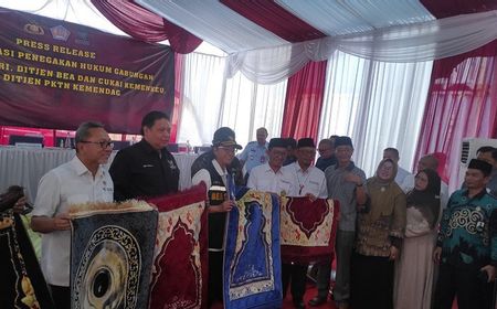 Barang Impor Ilegal Dihibahkan ke Pemkab Bekasi Sebanyak 53.030 Sajadah hingga Karpet Turki