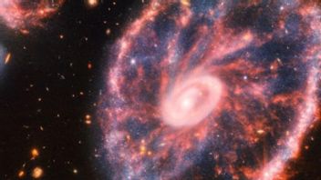 تلسكوب جيمس ويب يلتقط مشاهدات مجرة Cartwheel بمزيد من التفصيل من هابل