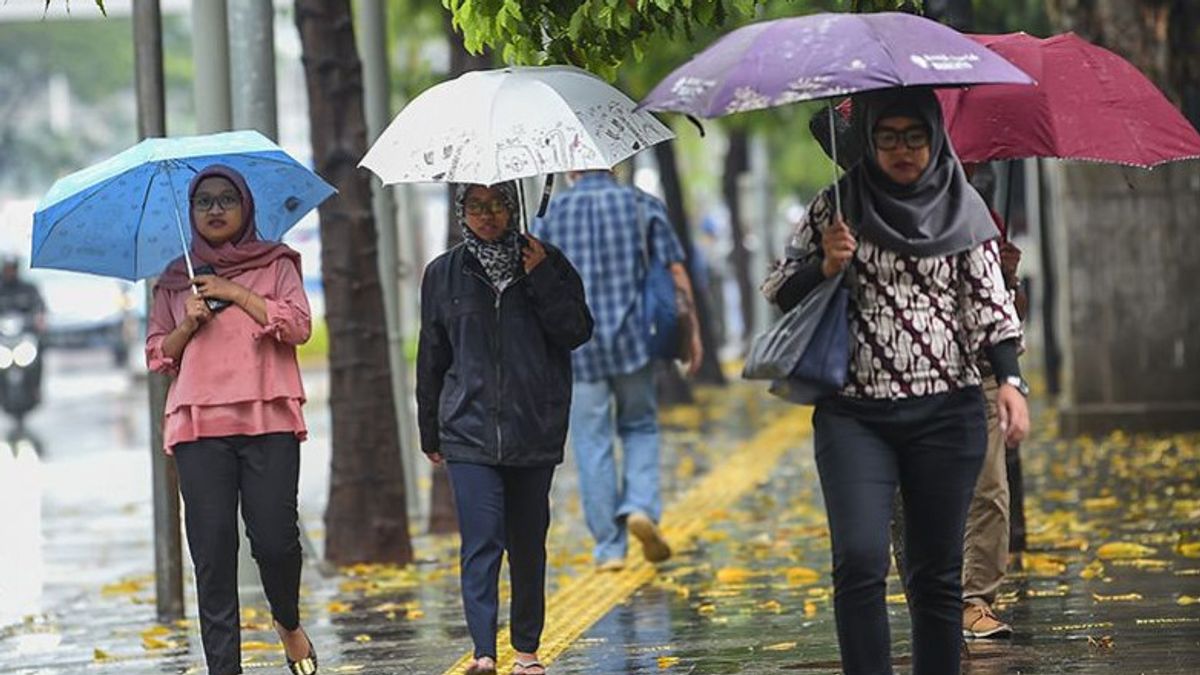 Le temps le 25 février, une partie de Jakarta a plu dimanche matin