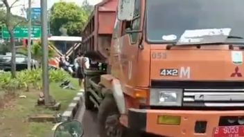 Satu Penumpang Motor yang Ditabrak Truk Sampah Milik DLH DKI Jakarta di Jalur Busway, Akhirnya Tewas
