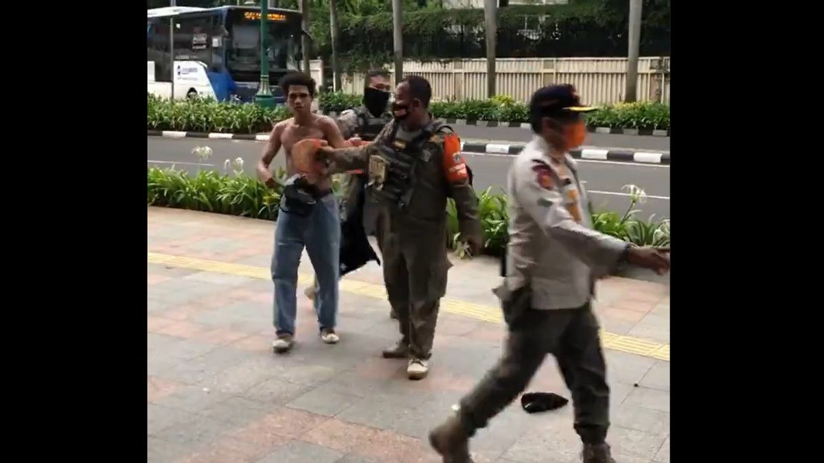 Skaters On The Sidewalk Are Raided, Satpol PP: Playing Without Wearing Masks