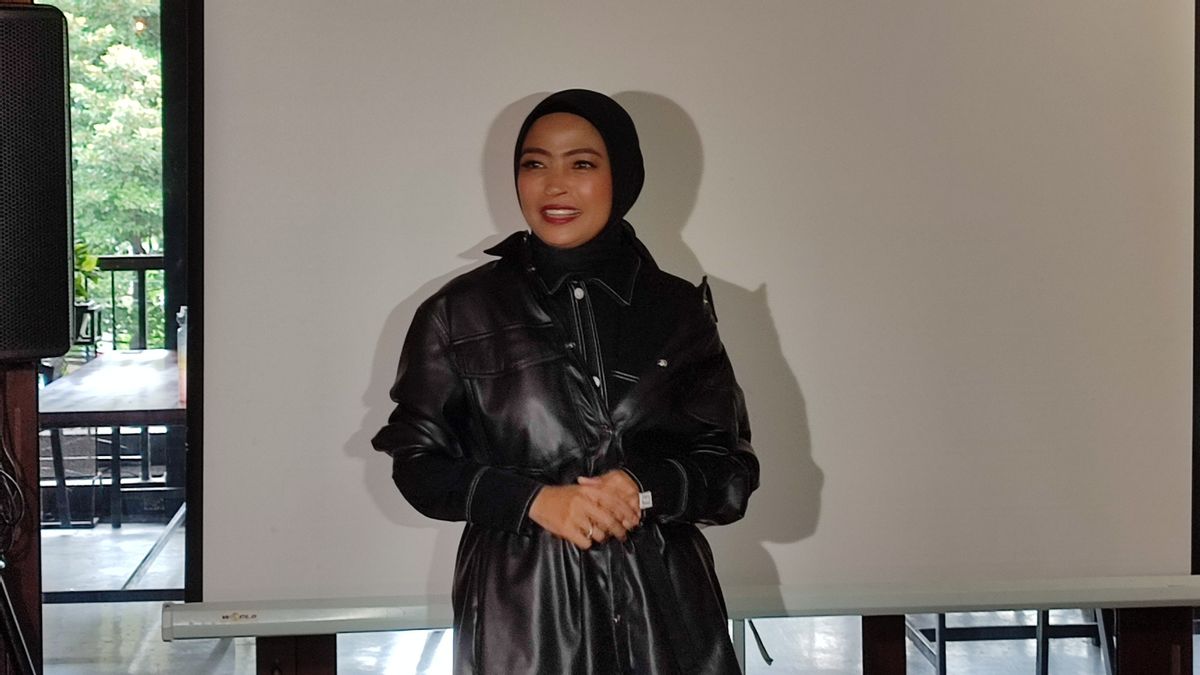 没有盒子，Tantri Syalindri Enbuskan Single Religion With Ustazah Muna Almunawwar