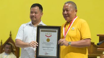 Construction de l'église catholique la plus rapide d'Indonesian par Himpunan Bersatu Teguh (HBT) a reçu le MURI Charter