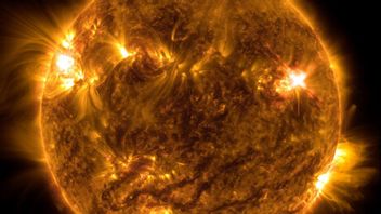 ناسا تلتقط اللحظة التي تنفجر فيها الشمس مشاعل ، خطر على الأرض؟