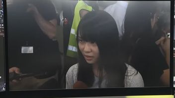 جاكرتا (رويترز) - دخلت أنيس تشو الناشطة في هونج كونج مكتب الشرطة ستلاحقها مدى الحياة باستثناء التسليم.