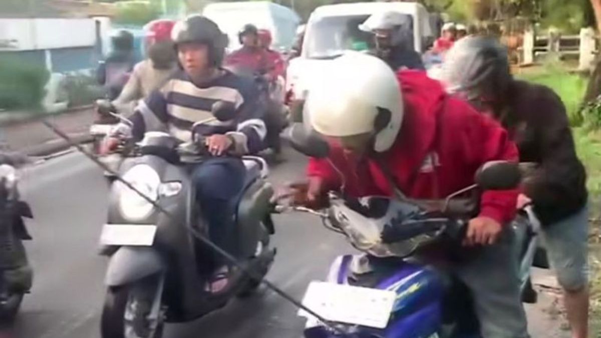 Kabel Udara Menjuntai Membuat Pemotor di Cengkareng Terjatuh