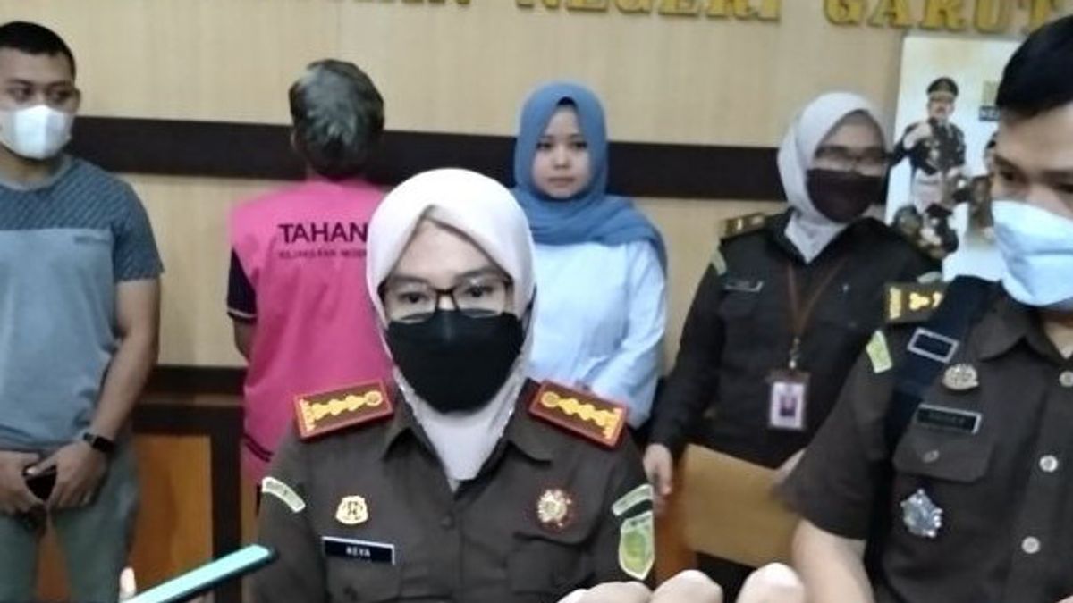 Has Been A Fugitive From The District Attorney's Office In Garut Since 2012, Tatang Was Arrested In Astana Anyar And Has Become The Head Of The RW