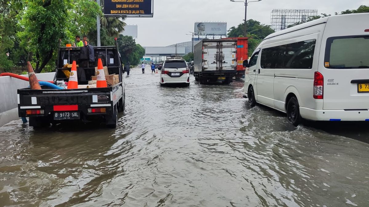 Jasa Marga: Masih Ada Dua Titik Banjir di Tol Sedyatmo imbas Hujan Deras