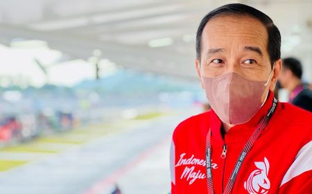 Momen Jokowi Serahkan Trofi Juara MotoGP Mandalika: Pertemuan Pertama dengan Oliveira dan Quartararo